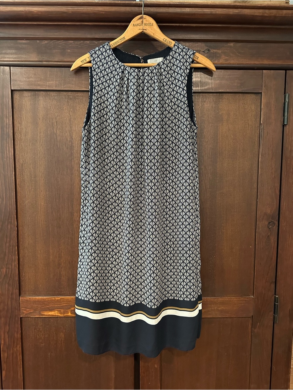 H&M • Women’s flowy dress • bronze back button • gathered neckline